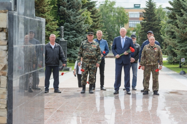 Вадим Супиков почтил память участников боевых действий