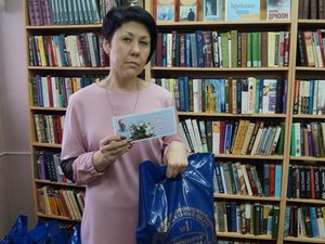 25 семей Железнодорожного района получили продуктовые наборы ко дню матери