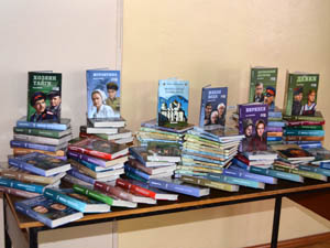 День знаний начался с вручения книг