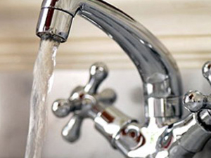 Из крана шел один кипяток…