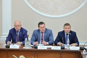 Принял участие в заседании комитета регионального парламента по вопросам ЖКХ и строительства