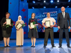 Вадим Супиков вручил награды работникам скорой медицинской помощи