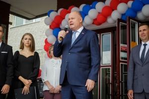 Вадим Супиков поздравил учеников школы №77 с Днем знаний