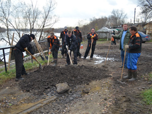 На Набережной реки Суры провели субботник