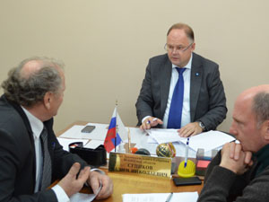 Жители округа хотят благоустроить территорию и жалуются на коммунальщиков