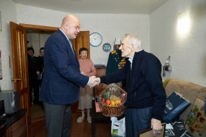Поздравил со 100-летием Федора Павловича Степанова – участника Великой Отечественной войны, полковника в отставке