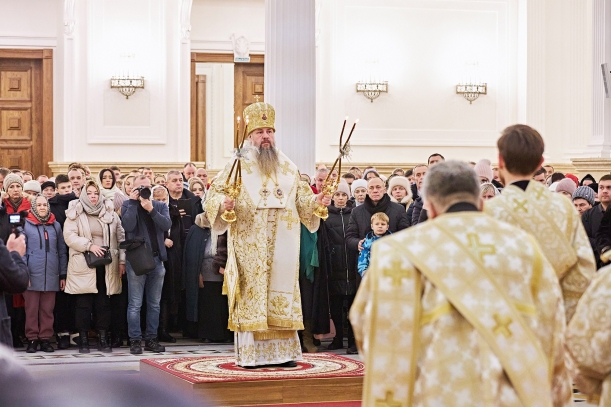 В праздник Рождества Господа Бога и Спаса нашего Иисуса Христа, Митрополит Пензенский и Нижнеломовский Серафим совершил Божественную литургию в Спасском кафедральном Соборе города Пензы