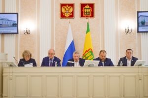 Принял участие в совместном заседании комитетов регионального парламента по экономической политике, по промышленной политике и по вопросам жилищно-коммунального хозяйства и строительства, под председательством Сергея Юрьевича Байдарова