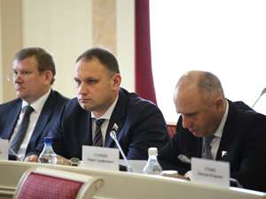 Законодатели уравняли права рожденных и усыновленных детей