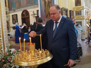 Вадим Супиков поздравил прихожан Покровского собора с престольным праздником