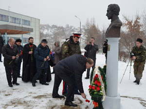 В кадетской школе открыли памятник генералу Слепцову