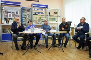  В рамках рабочей поездки в Пензенский район, накануне Дня Победы, поздравил с наступающим праздником Анну Александровну – маму Героя России