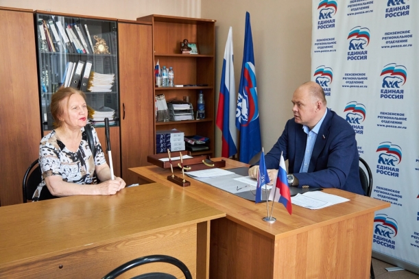 Рассмотрел обращения граждан поступившие в региональную общественную приемную Партии «Единая Россия»