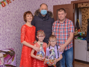 Вадим Супиков поздравил с Рождеством Христовым детей с ограниченными физическими возможностями здоровья