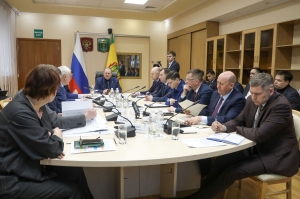 Принял участие в оперативном совещании, под председательством Губернатора региона Олега Владимировича Мельниченко