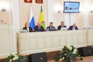 Принял участие в совместном заседании комитетов по государственному строительству, вопросам местного самоуправления и информационной политике, по здравоохранению и социальной политике, по образованию,культуре и спорту под председательством Антона Шаронова