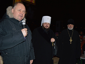 Сотни горожан провели праздник Богоявления на берегу Суры