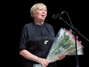 Выпускников Пензы поздравили с окончанием школы