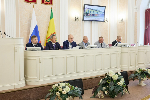 Провел внеочередную сессию Законодательного Собрания Пензенской области