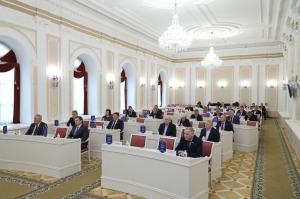 Заседание фракции «Единая Россия» в региональном парламенте, под председательством Сергея Мельникова.