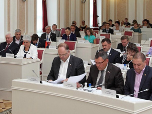 Вадим Супиков принял участие в работе внеочередной сессии