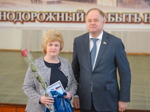 Благодарности фракции «Единая Россия» вручены инициативным жителям первого избирательного округа
