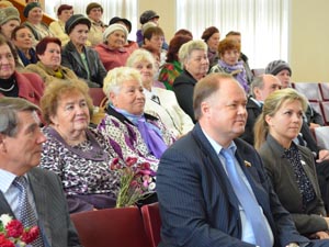 Вадим Супиков поздравил пожилых жителей района с их праздником