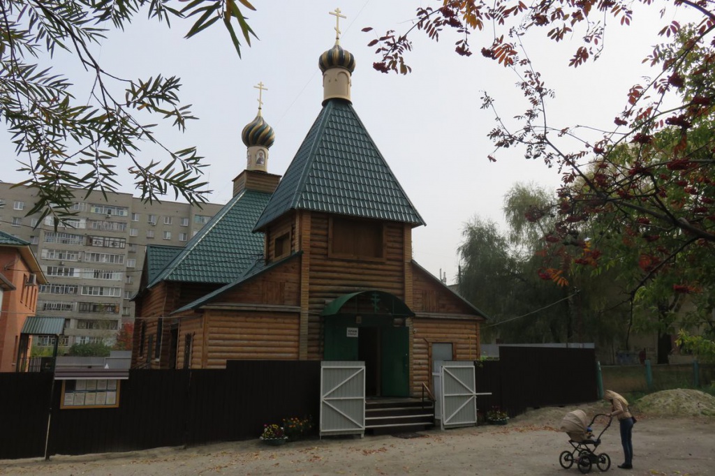 храм Саровского
