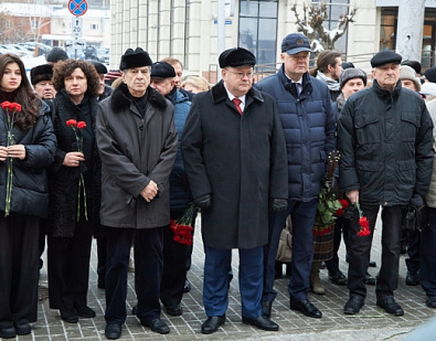 Торжественная церемония открытия бюста Георга Васильевича Мясникова - государственного и общественного деятеля советской эпохи