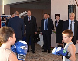 Депутаты фракции «Единая Россия» изучали спортивный опыт Мокшанского района