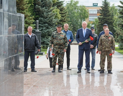 Вадим Супиков почтил память участников боевых действий