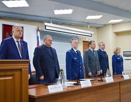 Совместно с Губернатором Пензенской области Олегом Владимировичем Мельниченко принял участие в торжественном мероприятии в честь Дня работника прокуратуры Российской Федерации