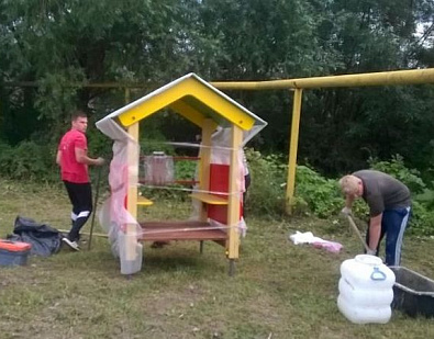 На пяти улицах Железнодорожного района ведется монтаж детских площадок 