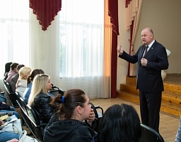 Встреча с избирателями во 2 корпусе школы № 66 им. В. А. Стукалова.