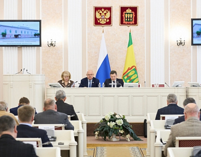 Завершили формирование повестки предстоящей 32 сессии регионального парламента совместным заседанием комитетов по бюджетной, налоговой и финансовой политике; АПК; вопросам ЖКХ и строительства; промышленной, экономической  политике