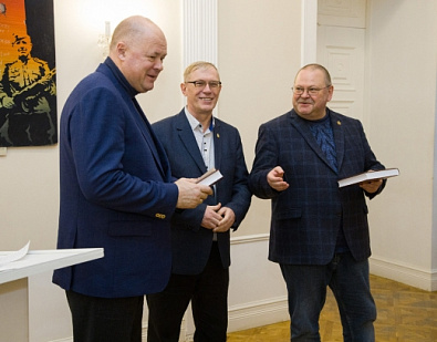 Принял участие в презентации первого тома «Истории Пензенского края», вышедшего под общей редакцией Губернатора Олега Владимировича Мельниченко