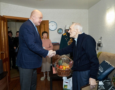 Поздравил со 100-летием Федора Павловича Степанова – участника Великой Отечественной войны, полковника в отставке