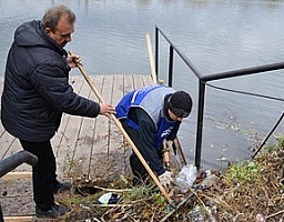 Санитарная пятница на берегу Суры