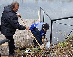 Санитарная пятница на берегу Суры