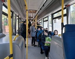 Оказал содействие в выделении автобуса для учеников 35 школы