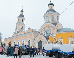В Покровском архиерейском соборе города Пензы состоялся чин освящения воды