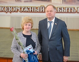 Благодарности фракции «Единая Россия» вручены инициативным жителям первого избирательного округа
