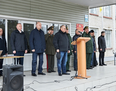 Принял участие в торжественной отправке новобранцев первого весеннего призыва на комплектование Вооруженных Сил РФ