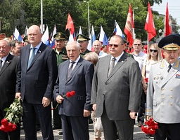 Принял участие в мероприятиях, посвящённых Дню памяти и скорби