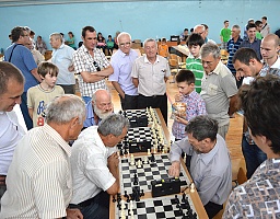 Вадим Супиков вновь собрал за шахматной доской поклонников древней игры