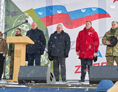 Совместно с Губернатором Пензенской области Олегом Владимировичем Мельниченко принял участие в митинг-концерте «Слава защитникам Отечества!»