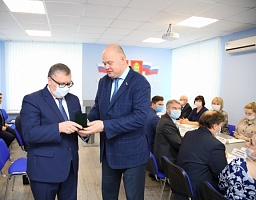 Александру Синюкову вручен Почетный знак Законодательного Собрания