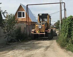 В Железнодорожном районе ведётся ремонт дорожного полотна 