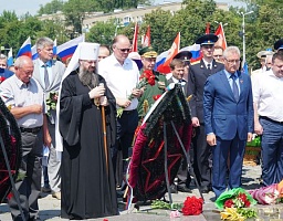 Вадим Супиков возложил цветы к Вечному огню в День памяти и скорби