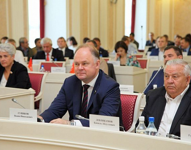 Вадим Супиков принял участие в работе сессии регионального парламента  